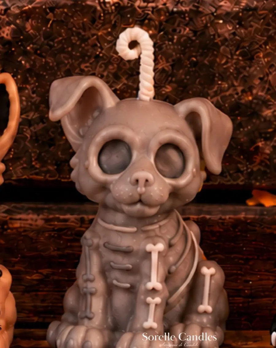 Vela de perrito calavera gris con huesitos en relieve